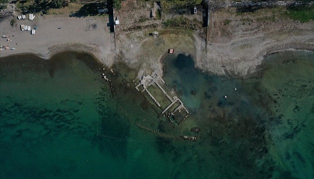 İznik Gölü'nde korktutan tablo! 100 metreye ulaştı